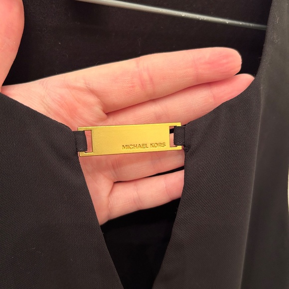 ✨3 for $50 ✨ Flowy Black Michael Kors Top with Gold Detailing in size L - Picture 2 of 5